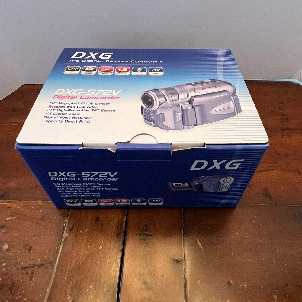 DXG Digital Camcorder Silver DXG-572V 5MP 4X Zoom EUC